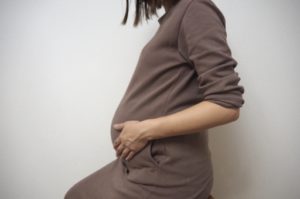 浮気相手の女性の顔と妊娠しているのか体型を撮影してほしい