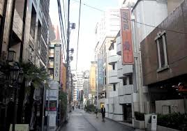 出張中の夫が何をしているか調べたい