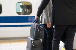 お金がないので、探偵１名で浮気調査をすることは出来ませんか？